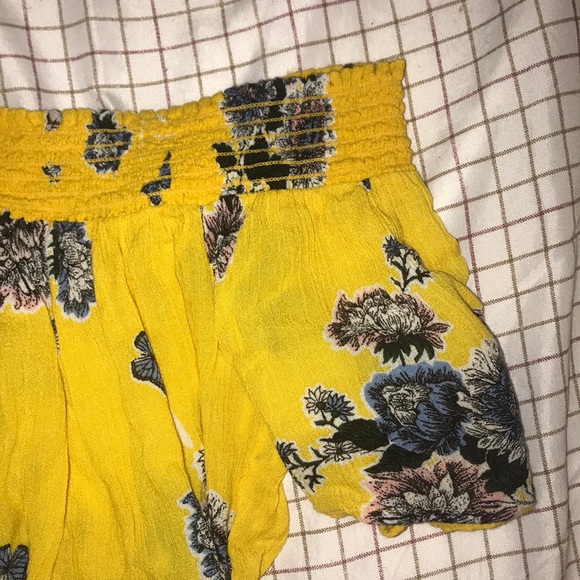 Floral Off-The Shoulder Top - Picture 2 of 3